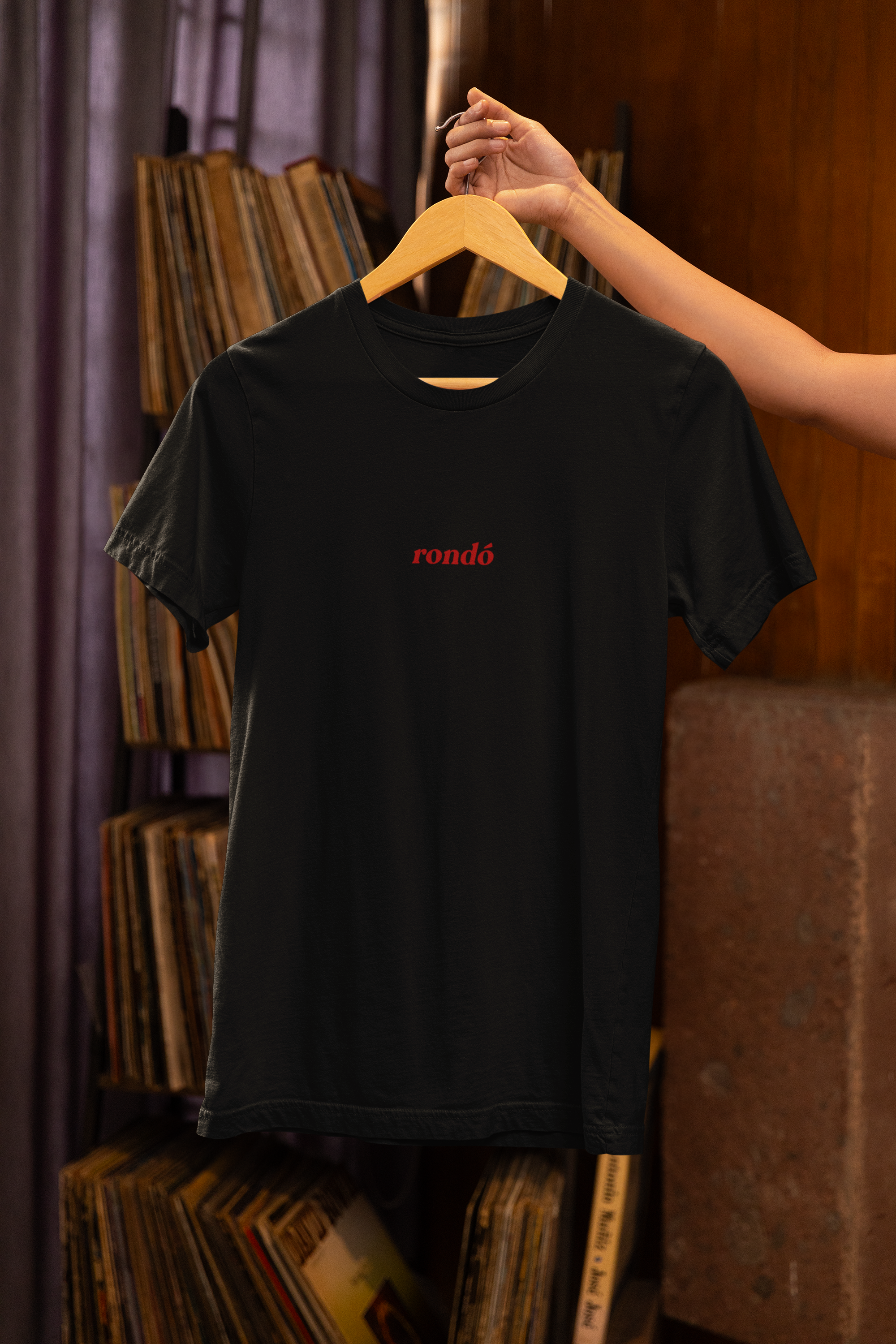 Camiseta Rondó con logo rojo